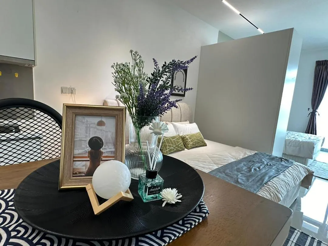 Twin Galaxy Studio 4Pax With Balcony Wifi Youtube Netflix Johor Bahru
