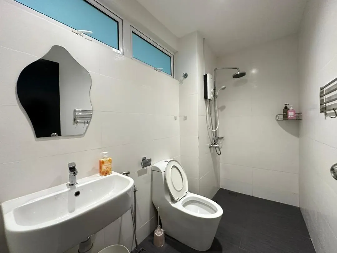 Twin Galaxy Studio 4Pax With Balcony Wifi Youtube Netflix Johor Bahru Apartment